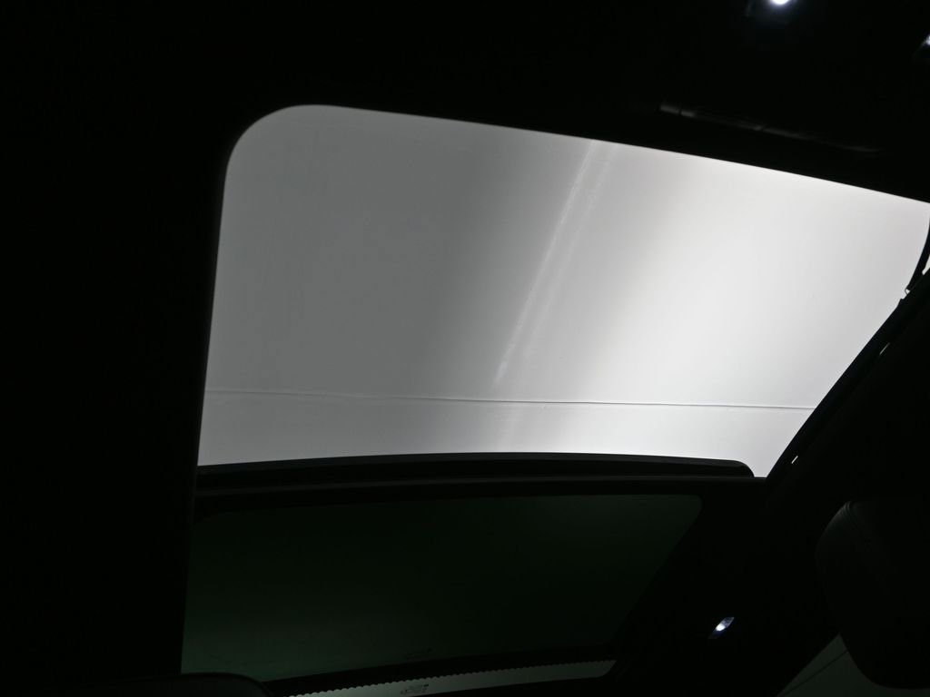 Used 2022 GMC Yukon Denali w/ Denali Premium Package image 26