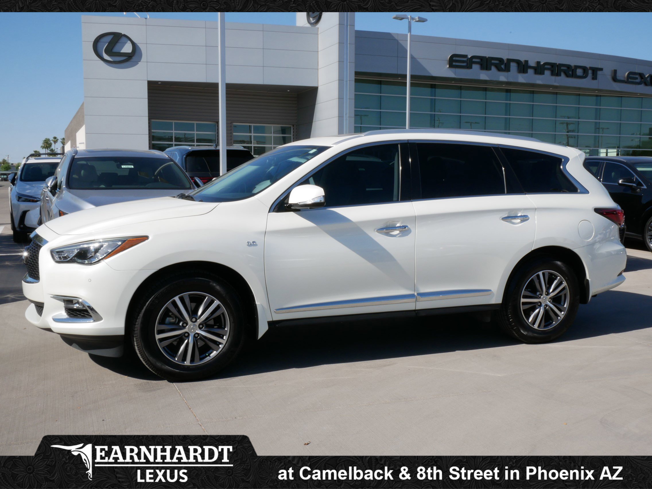 Used 2020 INFINITI QX60 Luxe w/ Essential Package FWD image 1