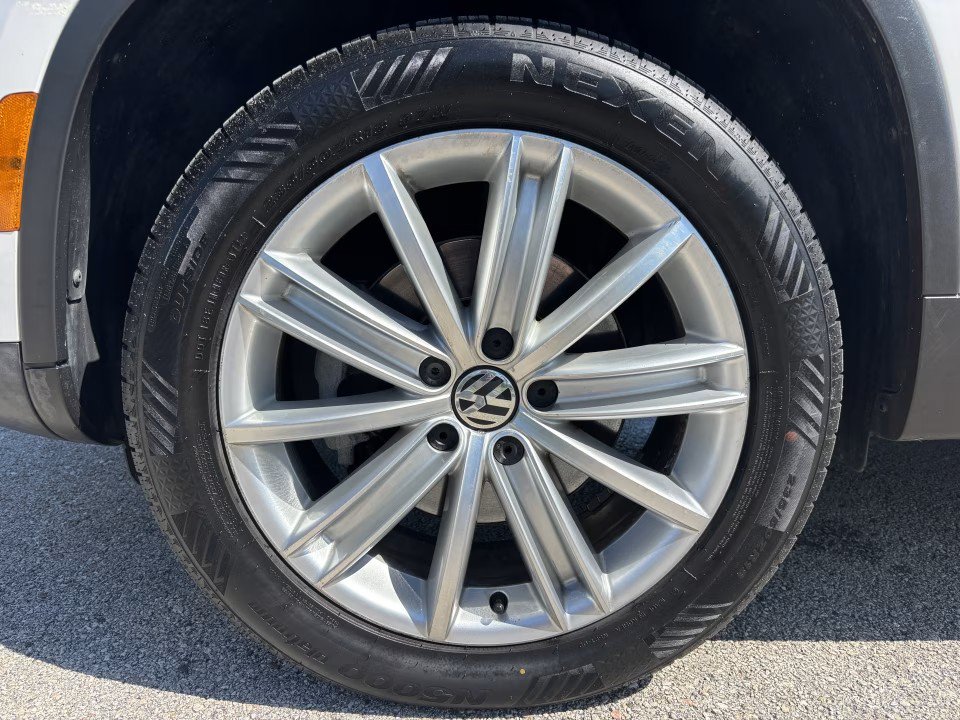 Used 2014 Volkswagen Tiguan SE FWD image 32
