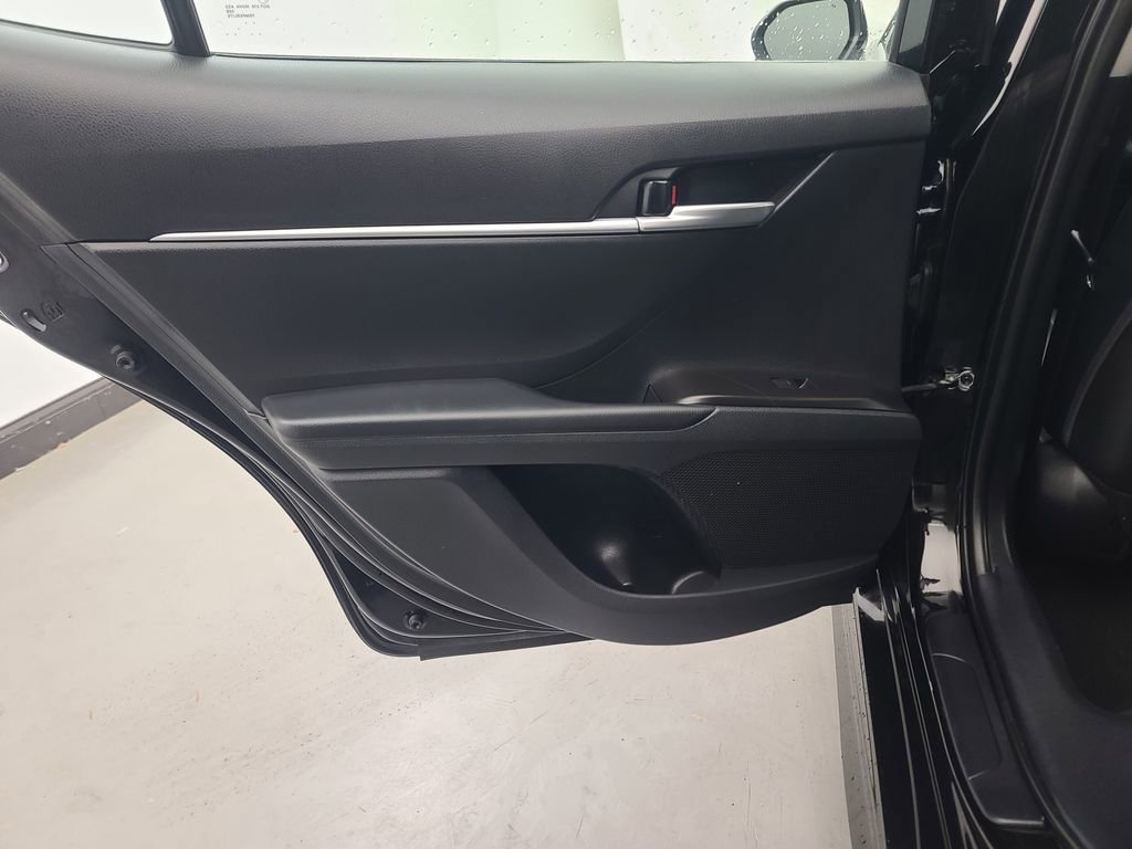 Used 2023 Toyota Camry SE image 20