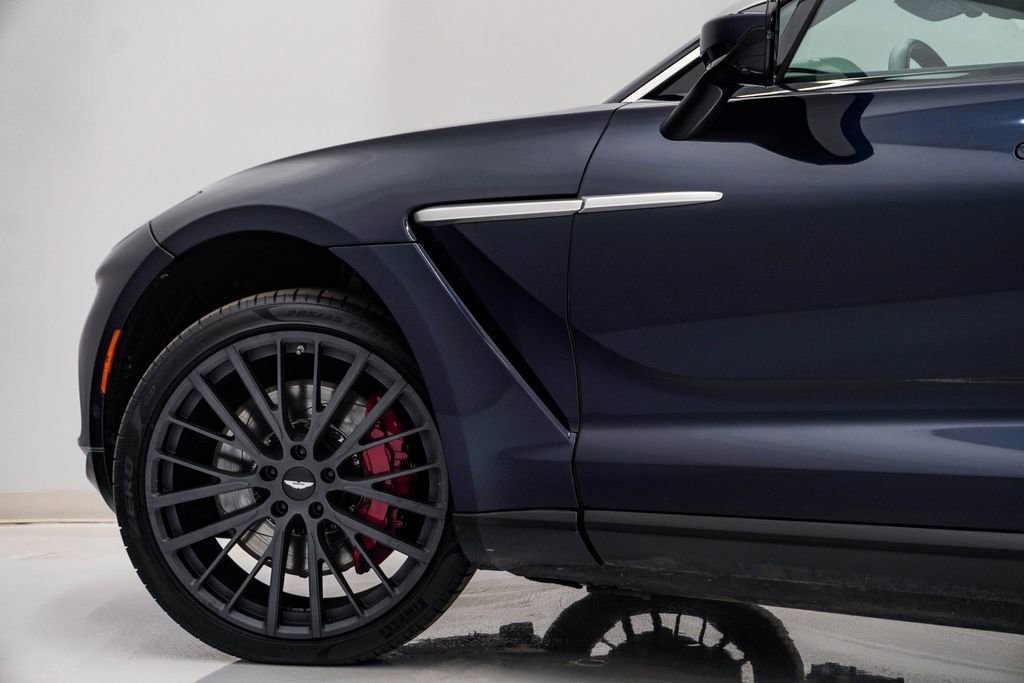 Used 2021 Aston Martin DBX image 14