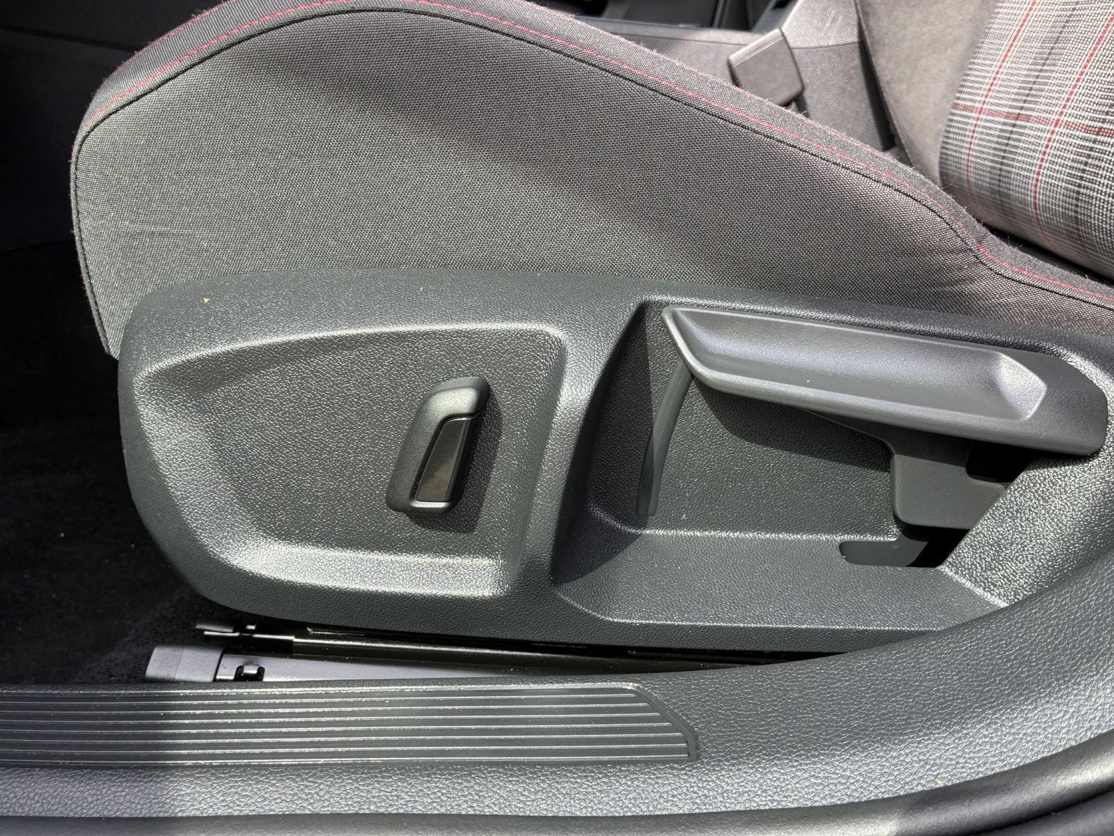 Used 2026 Volkswagen Golf S FWD image 19