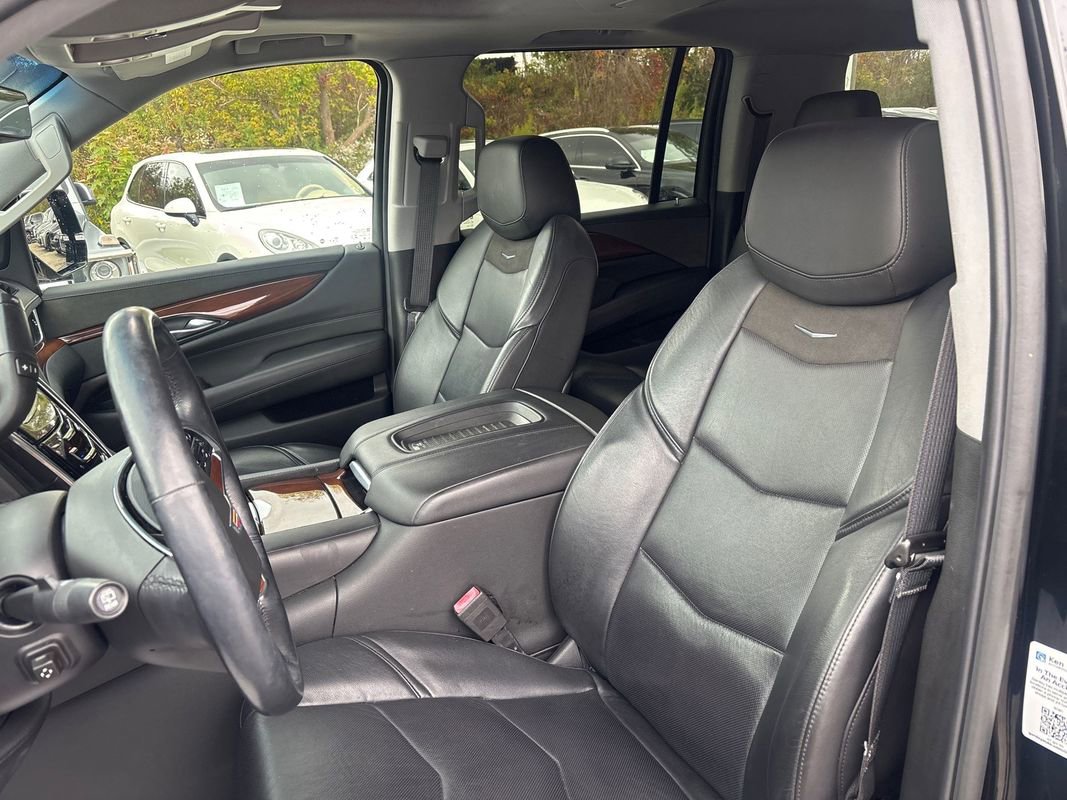 Used 2019 Cadillac Escalade ESV Premium Luxury image 7