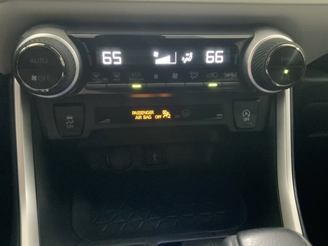 Used 2022 Toyota RAV4 XLE AWD/4WD image 25