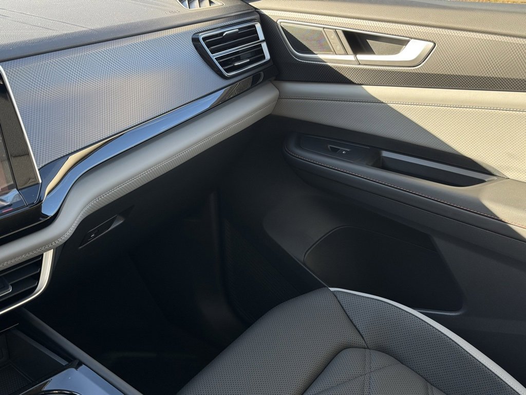 New 2025 Volkswagen Atlas Peak Edition SE image 37