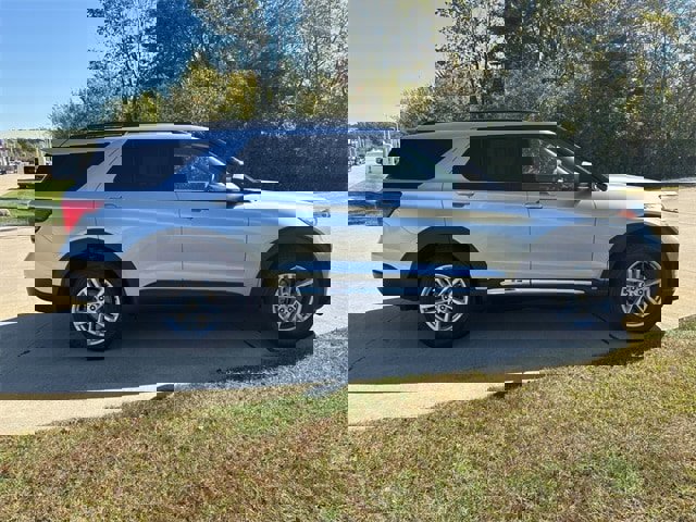 Used 2021 Ford Explorer XLT w/ Equipment Group 202A image 6