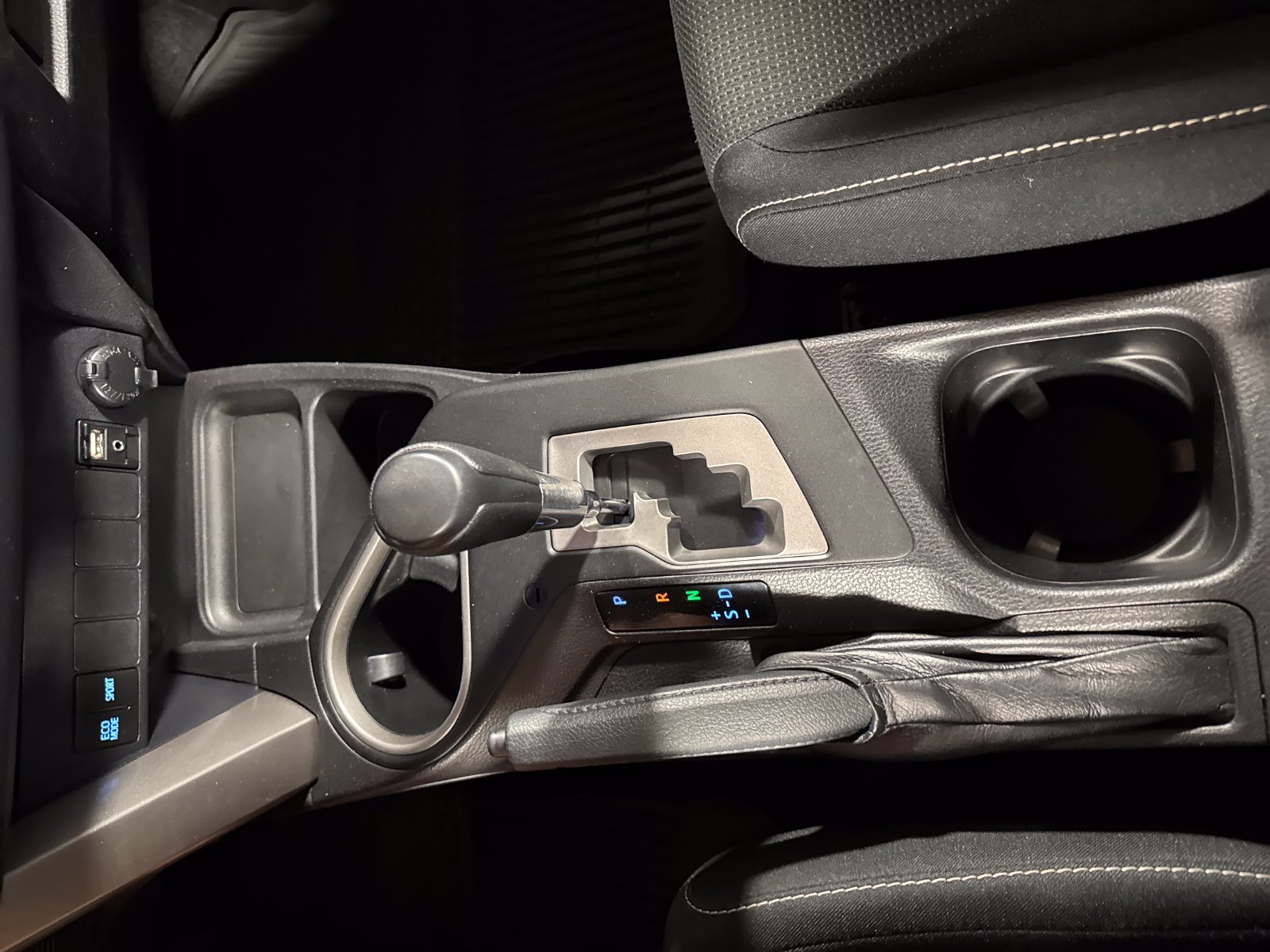 Used 2017 Toyota RAV4 XLE AWD/4WD image 23