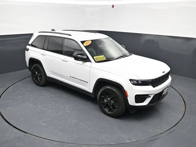 Used 2025 Jeep Grand Cherokee Altitude AWD/4WD image 33