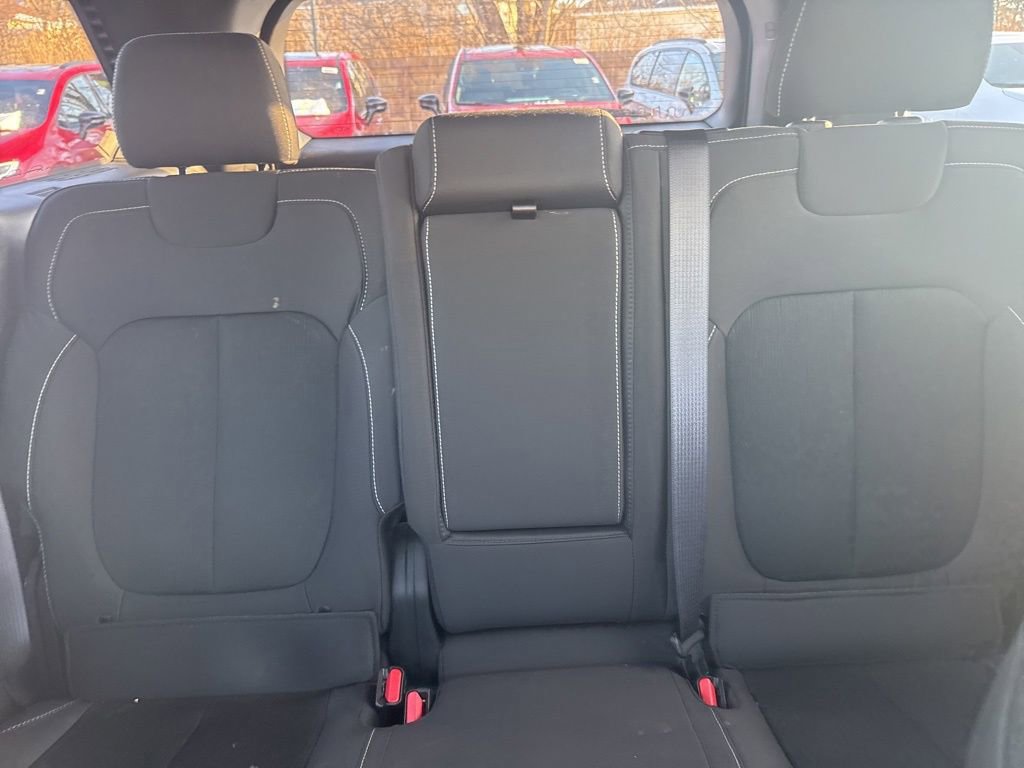 Used 2025 Jeep Grand Cherokee Laredo X image 16