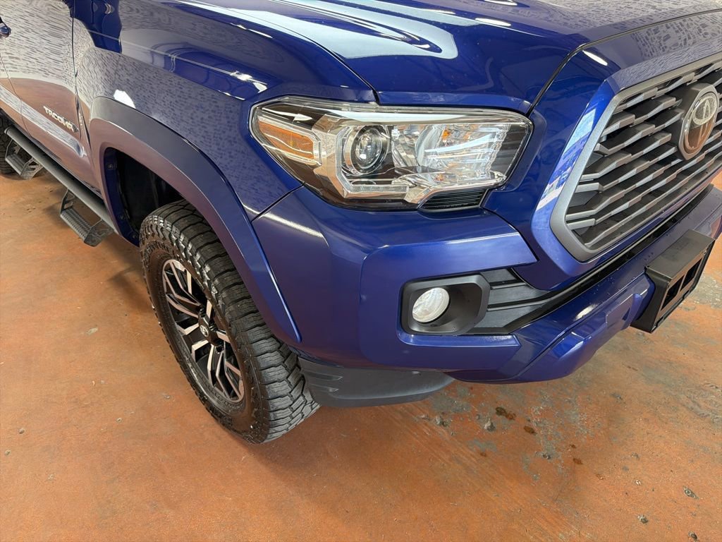 Used 2022 Toyota Tacoma TRD Sport w/ Technology Package AWD/4WD image 9
