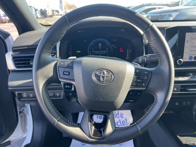 Used 2025 Toyota Camry SE image 13