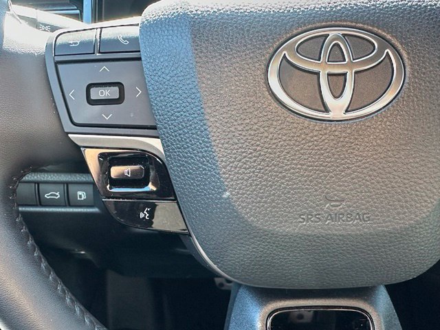 Used 2025 Toyota Camry XSE FWD image 18