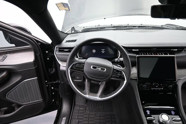 Used 2025 Jeep Grand Cherokee L Overland w/ Luxury Tech Group IV AWD/4WD image 24