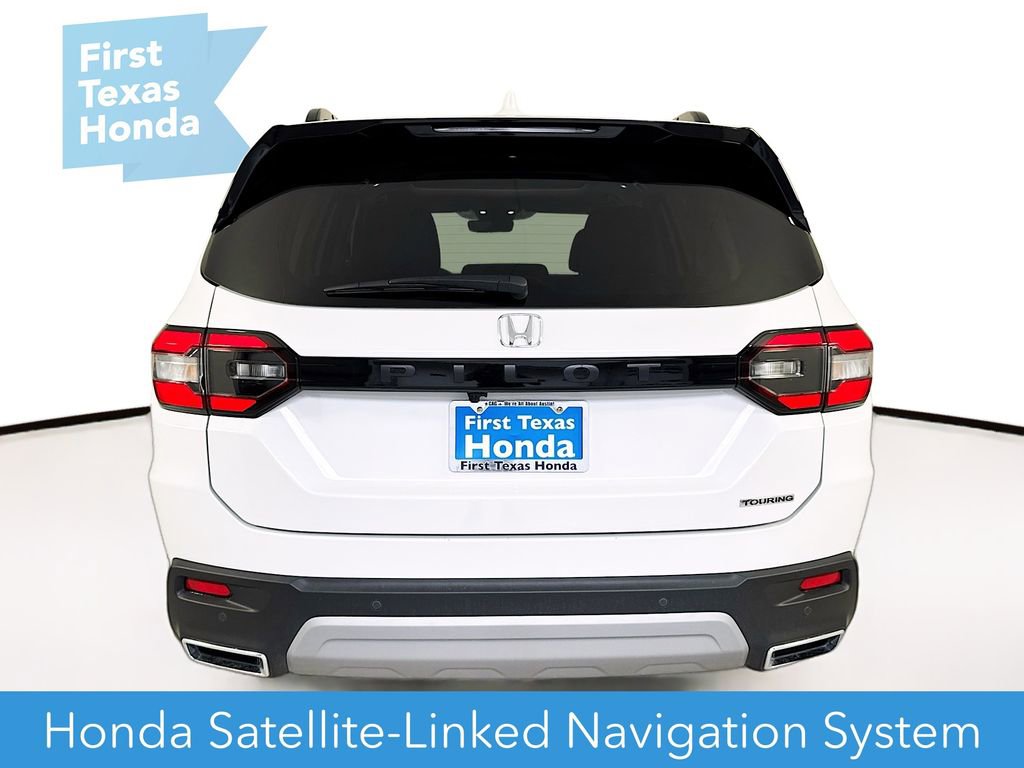 Used 2025 Honda Pilot Touring image 7