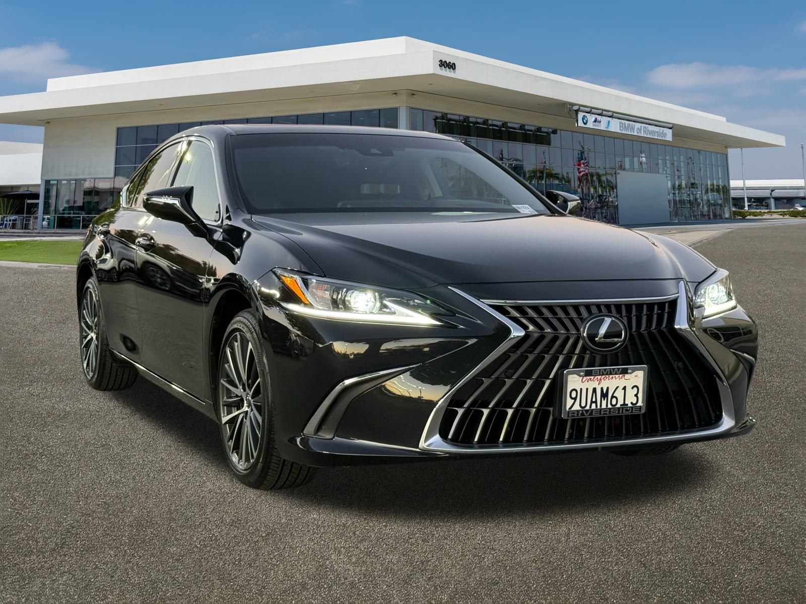 Used 2025 Lexus ES 300h w/ Premium Package image 2