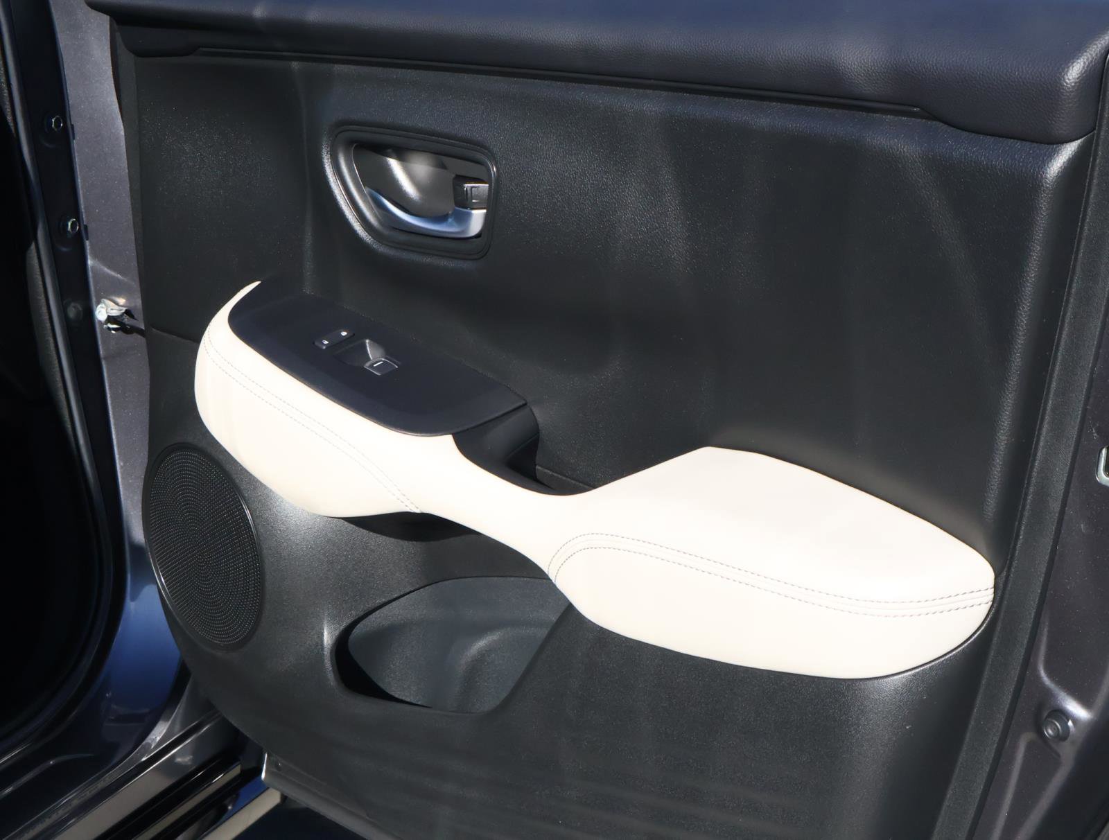 Used 2023 Honda HR-V EX-L image 16