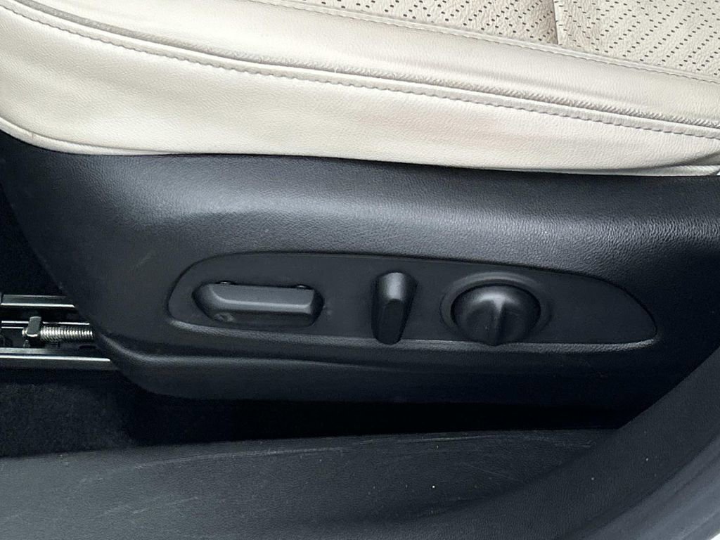 Used 2022 Buick Encore GX Essence w/ Advanced Technology Package FWD image 17