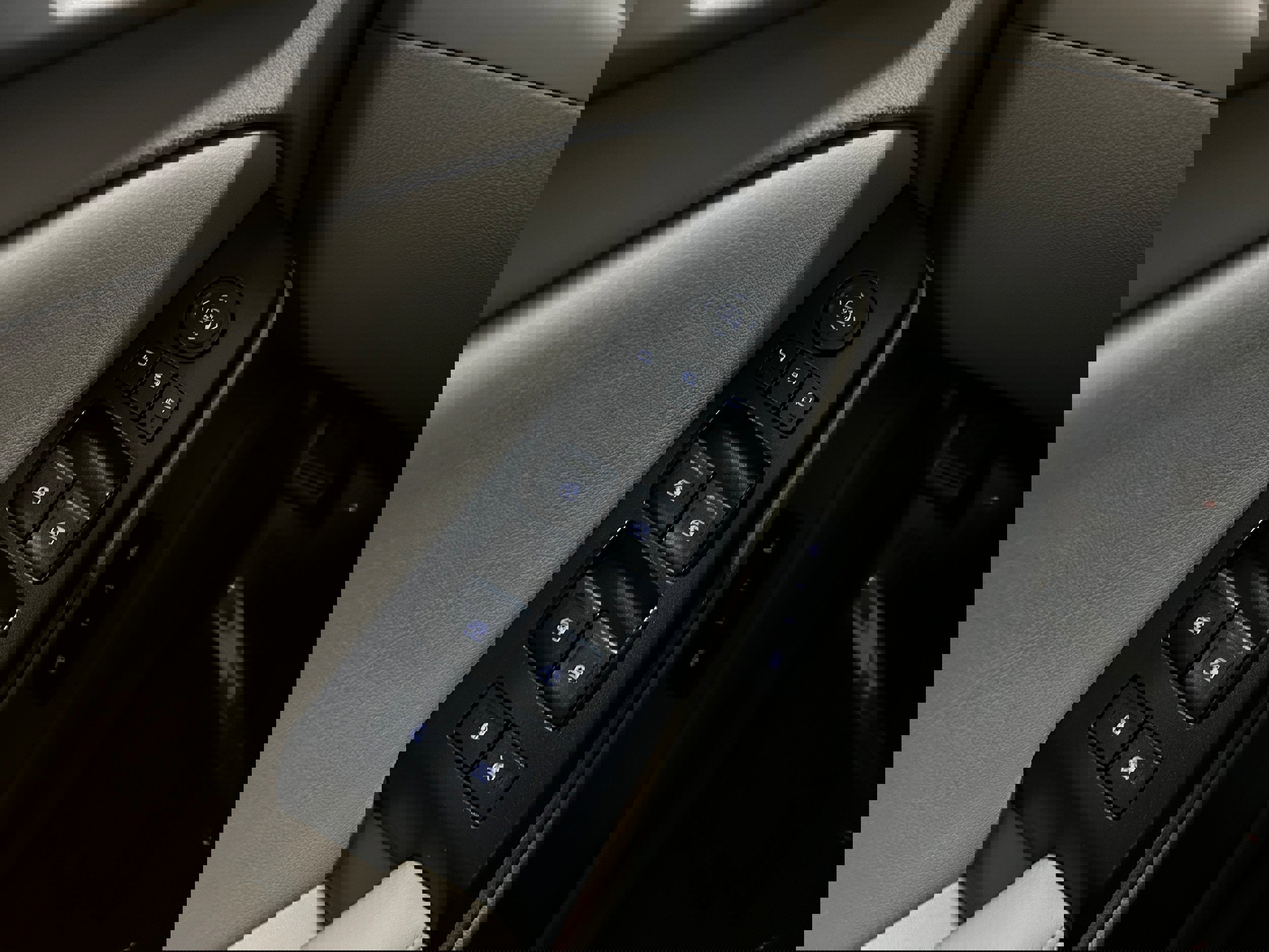 Used 2017 GMC Yukon XL Denali image 24