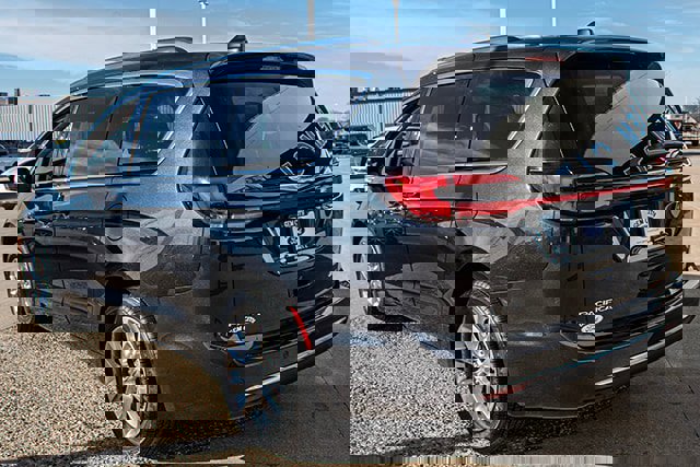 Used 2021 Chrysler Pacifica Touring-L w/ Uconnect Theater Family Group image 3