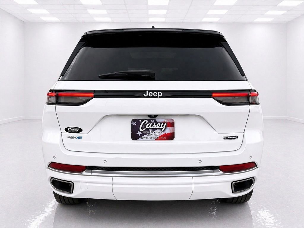 Used 2023 Jeep Grand Cherokee Summit AWD/4WD image 10