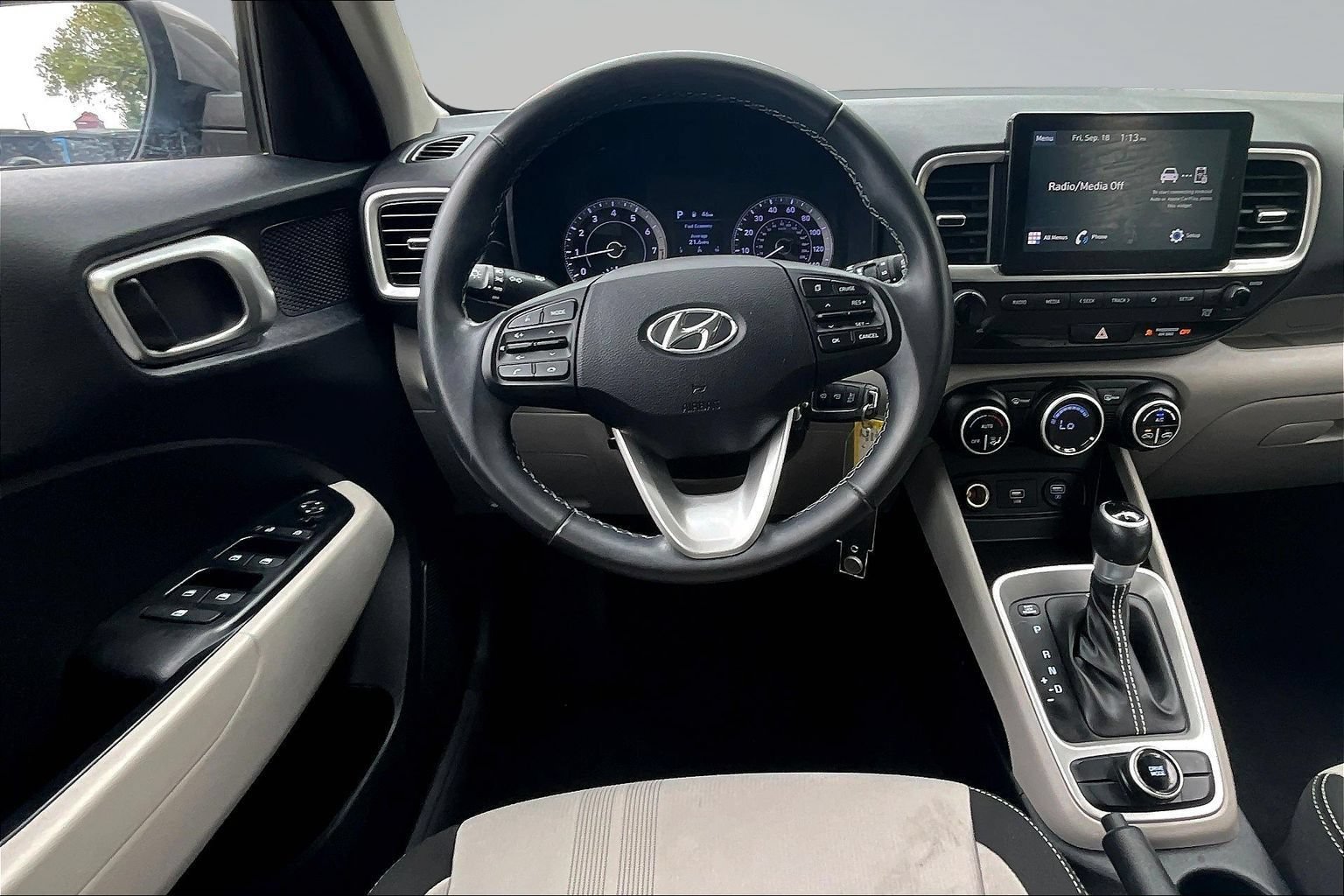 Used 2021 Hyundai Venue SEL w/ Cargo Package FWD image 8