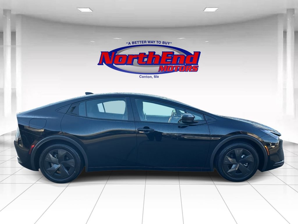 Used 2025 Toyota Prius Plug-In Hybrid image 2
