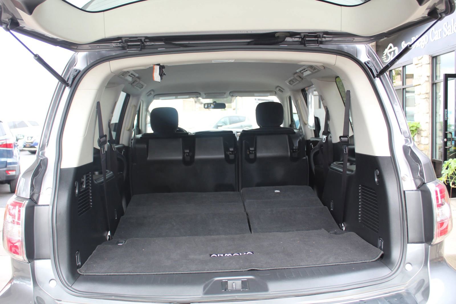 Used 2019 Nissan Armada SV image 15