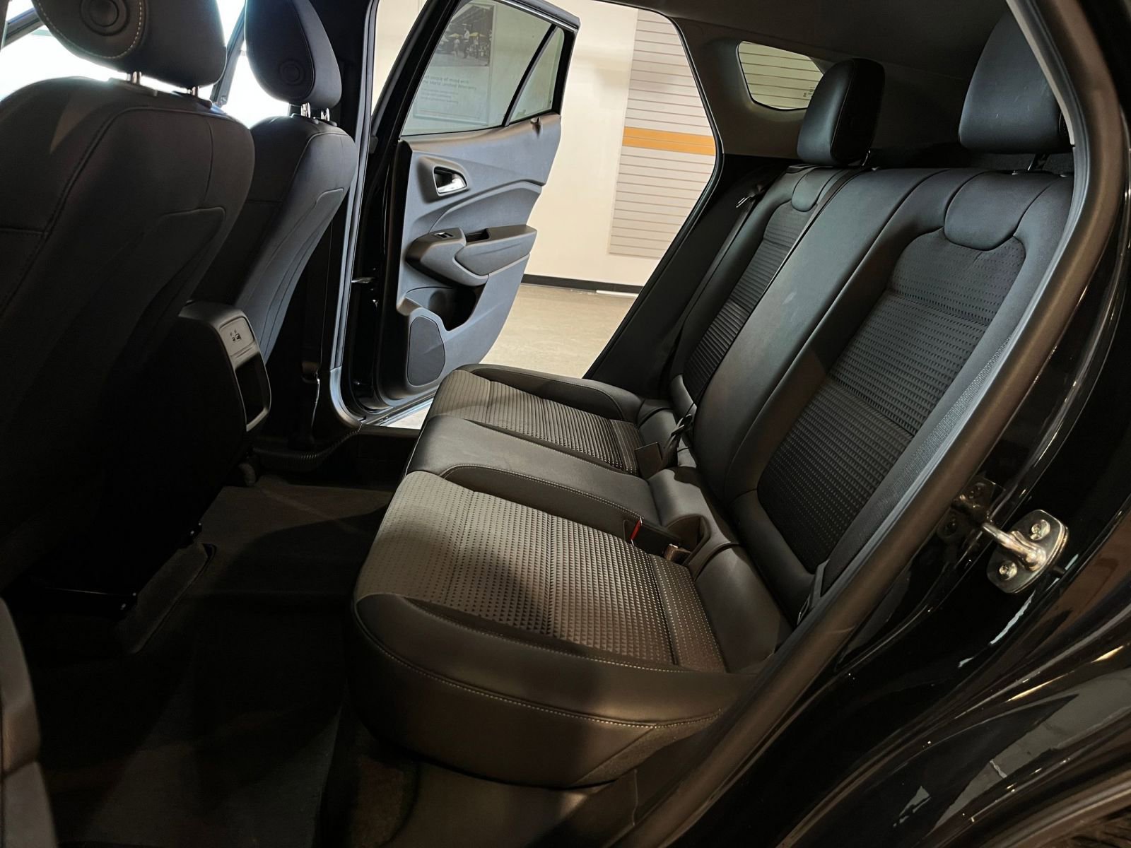 Used 2025 Chevrolet Trax LT w/ LT Convenience Package FWD image 22