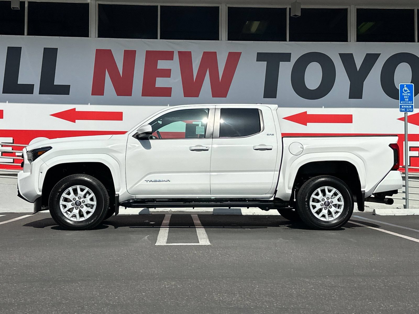 Used 2025 Toyota Tacoma SR5 AWD/4WD image 2