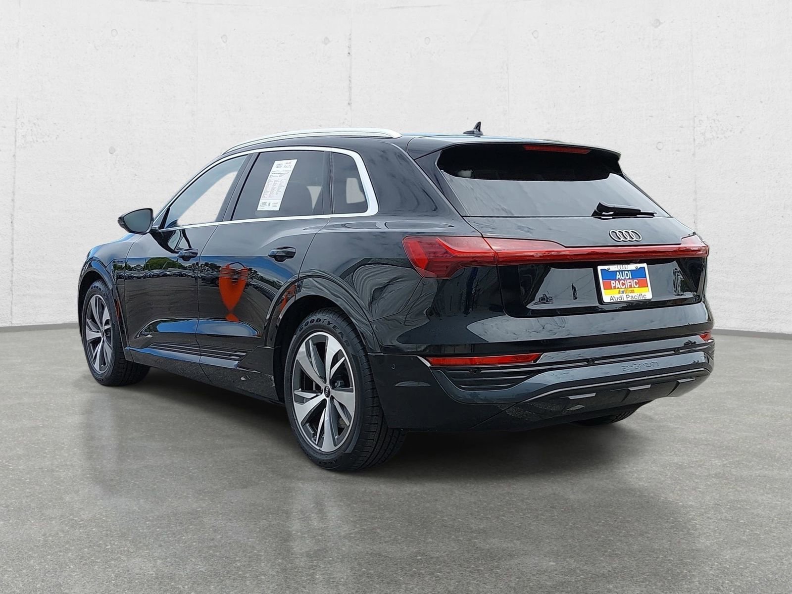 Used 2024 Audi Q8 e-tron Premium Plus w/ Premium Plus Package AWD/4WD image 7