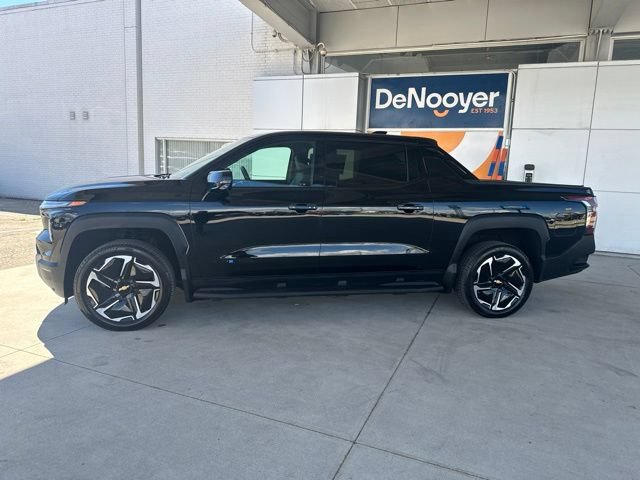 Used 2026 Chevrolet Silverado EV LT AWD/4WD image 14