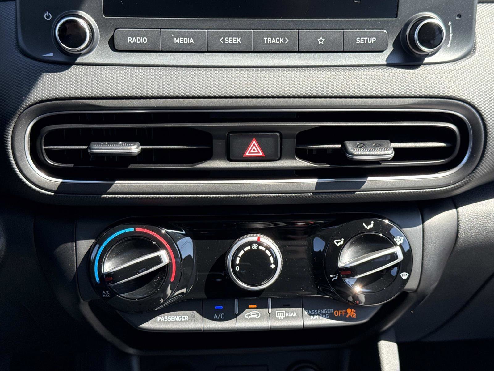 Certified 2023 Hyundai Kona SEL AWD/4WD image 6