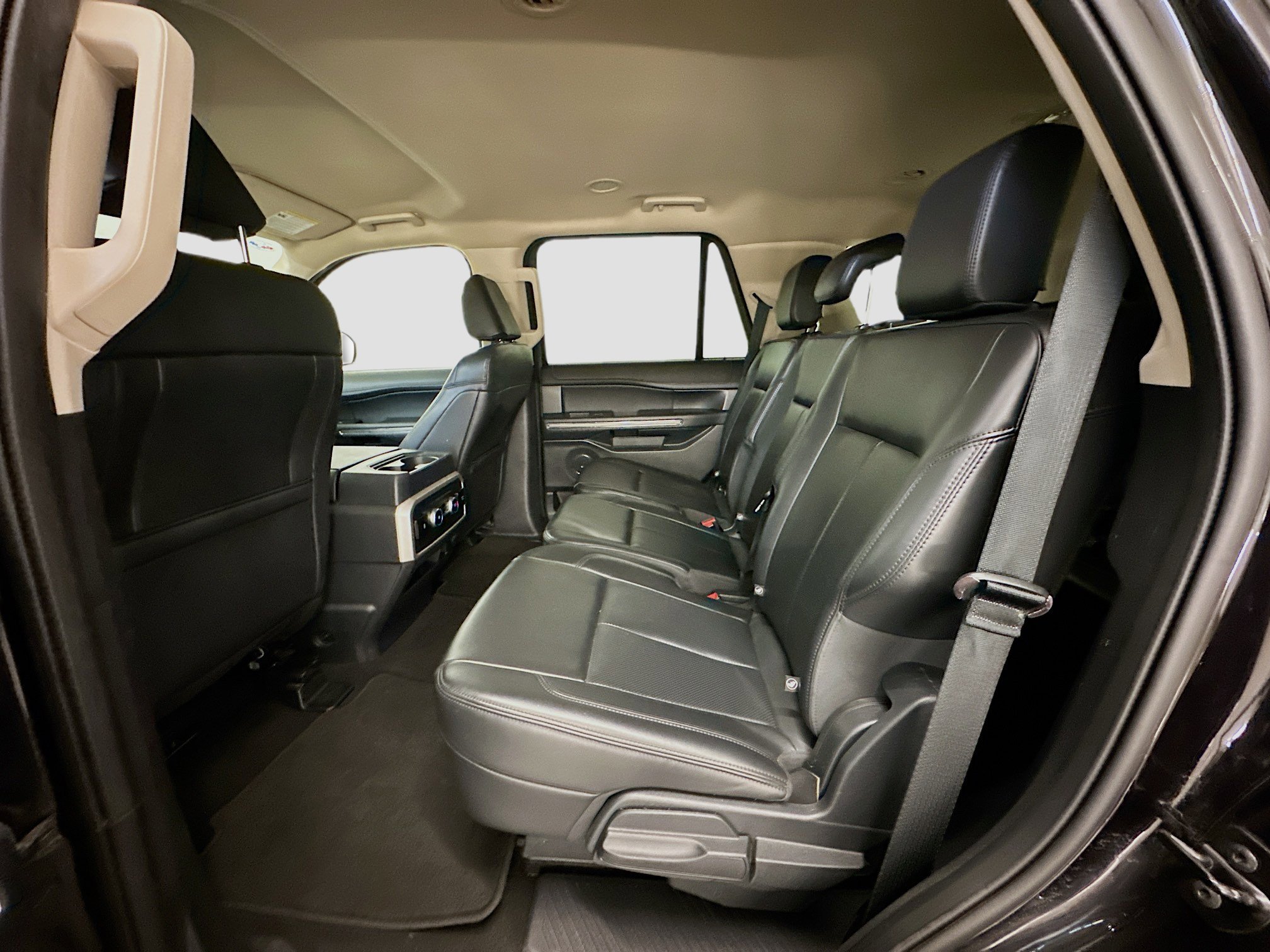 Used 2024 Ford Expedition XLT image 29