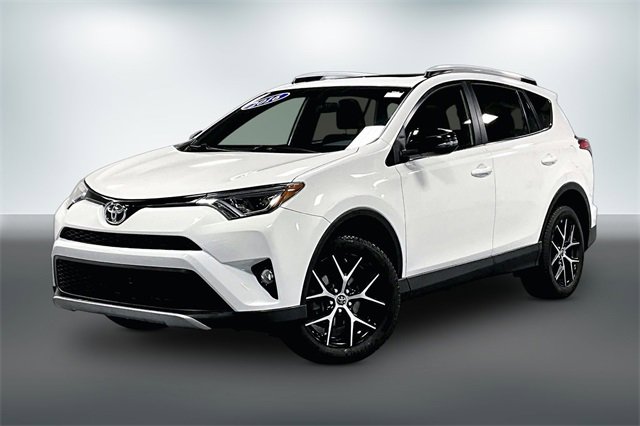 Used 2016 Toyota RAV4 SE image 3