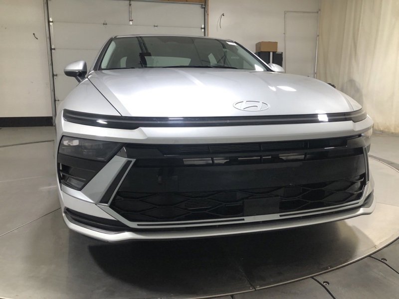 Used 2025 Hyundai Sonata SE image 2