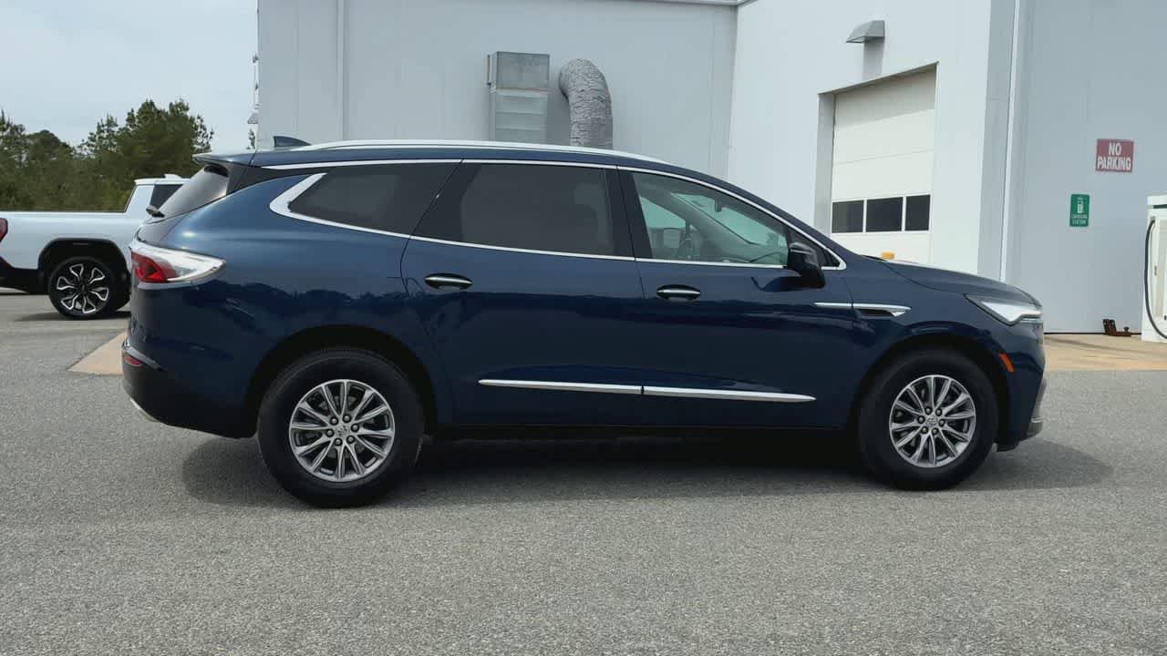 Used 2024 Buick Enclave Essence image 9