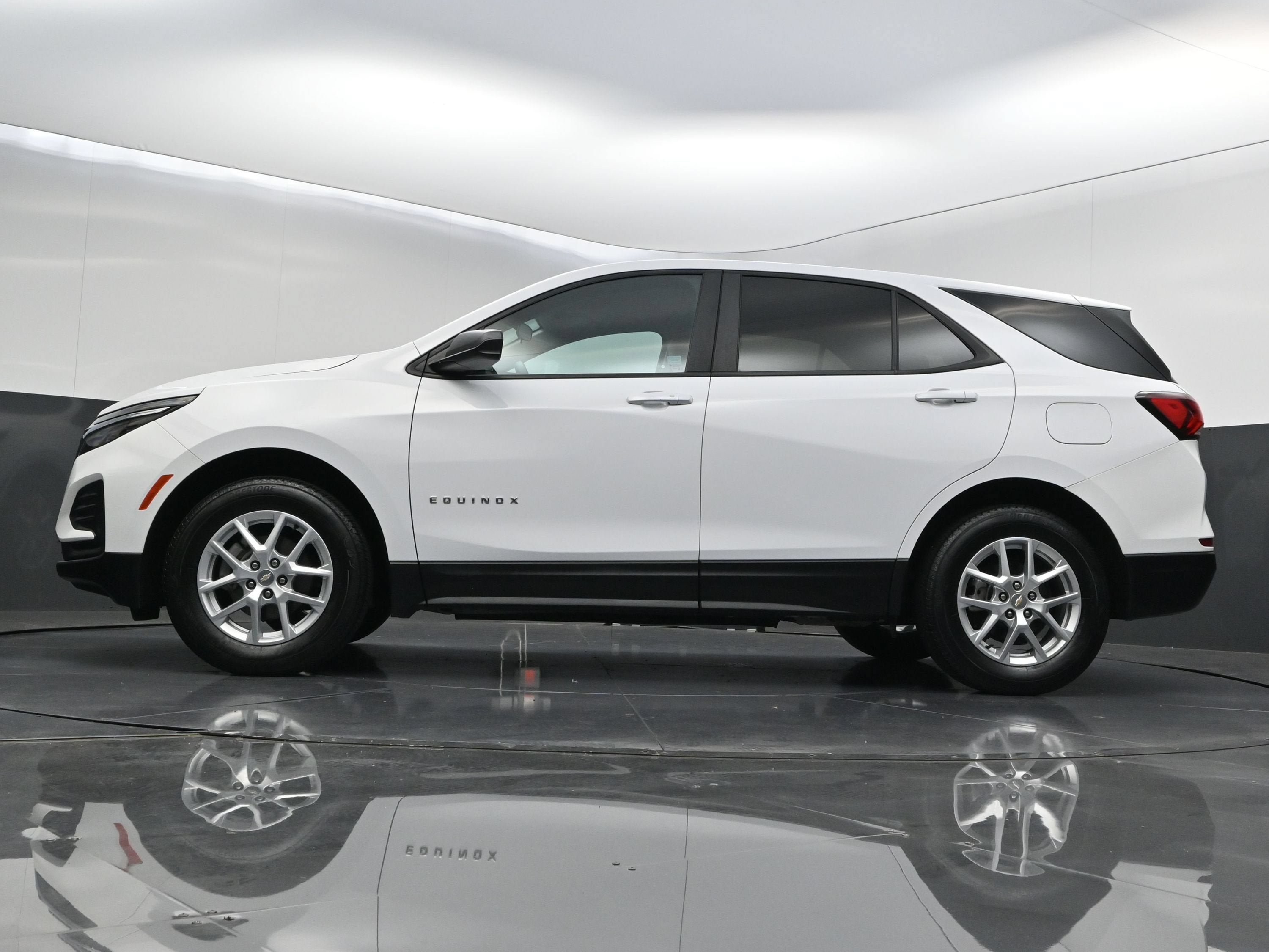 Certified 2023 Chevrolet Equinox LS w/ LS Convenience Package AWD/4WD image 39