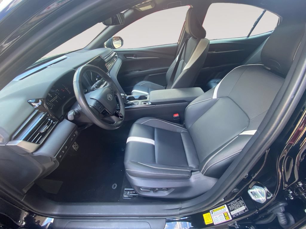 Used 2025 Toyota Camry SE w/ Convenience Package FWD image 9