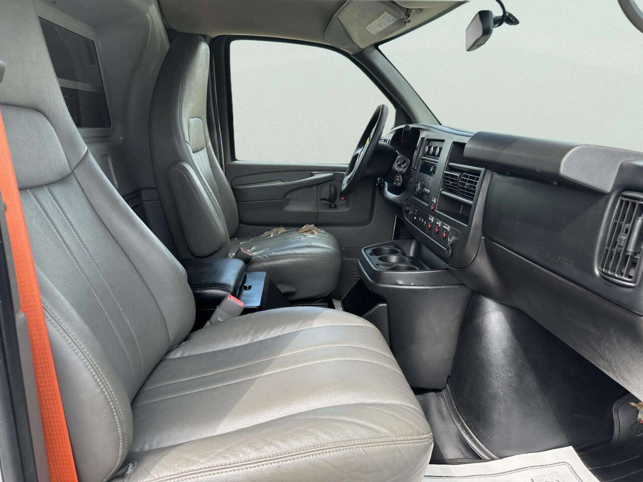 Used 2014 Chevrolet Express 2500 image 18