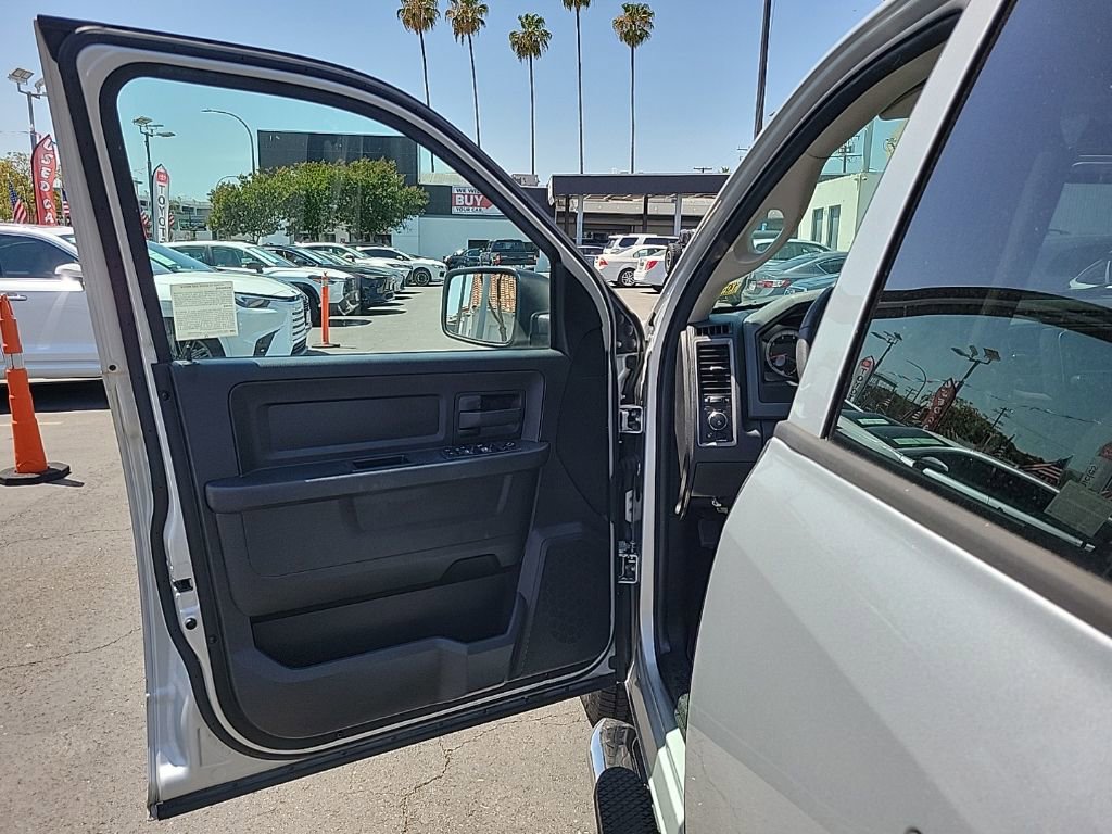 Used 2016 RAM 1500 Express RWD image 13