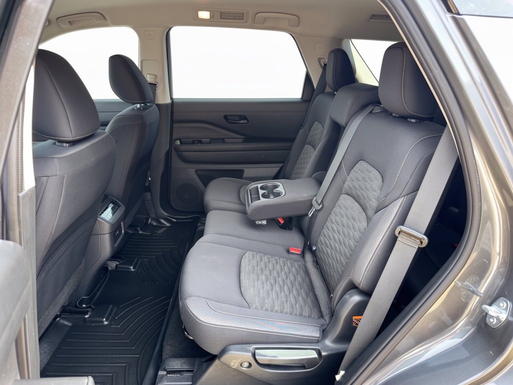Used 2024 Nissan Pathfinder SV FWD image 25