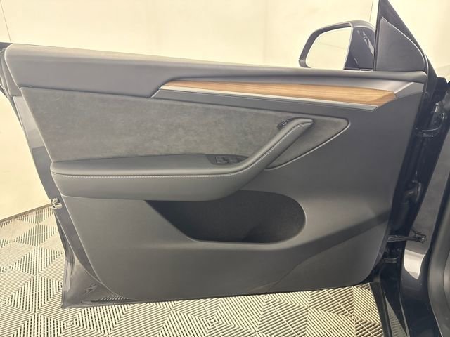 Used 2024 Tesla Model Y Long Range image 26