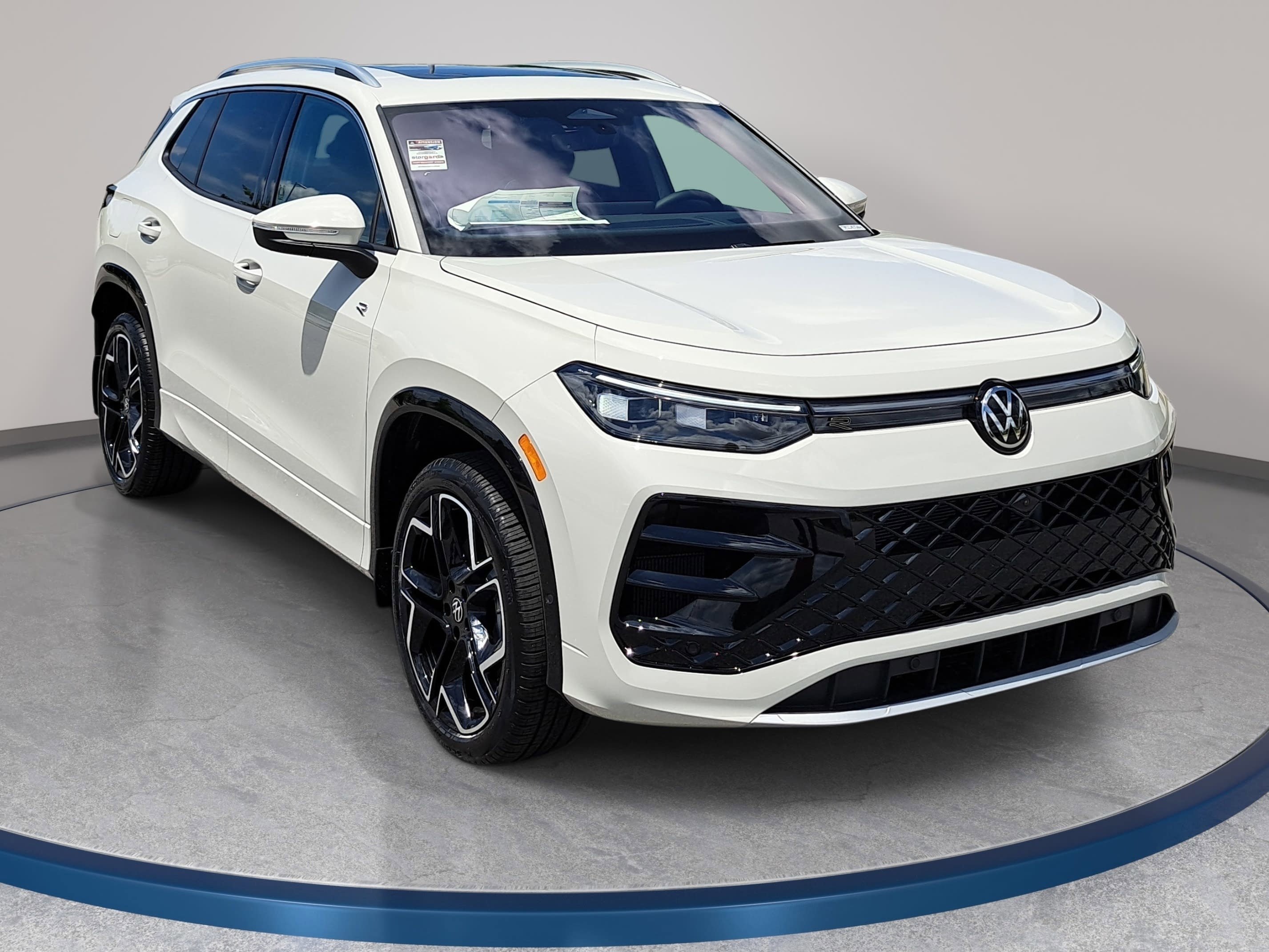 New 2026 Volkswagen Tiguan SEL R-Line AWD/4WD image 3