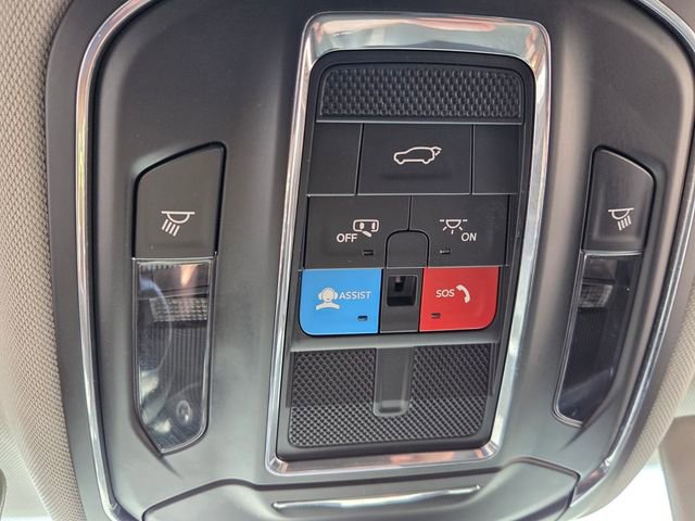 Used 2023 Jeep Grand Cherokee Limited w/ Black Appearance Package image 36