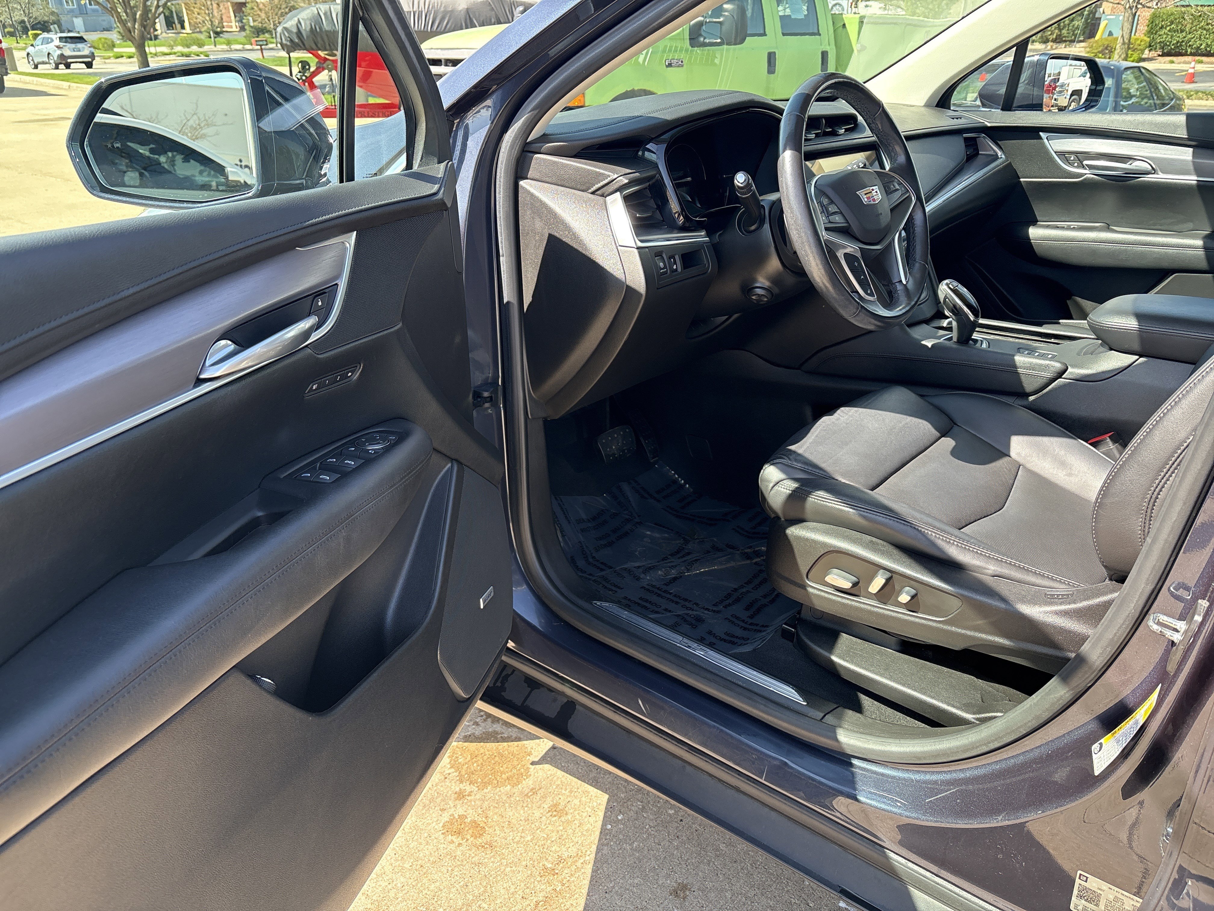 Used 2018 Cadillac XT5 Luxury w/ Driver Awareness Package AWD/4WD image 10