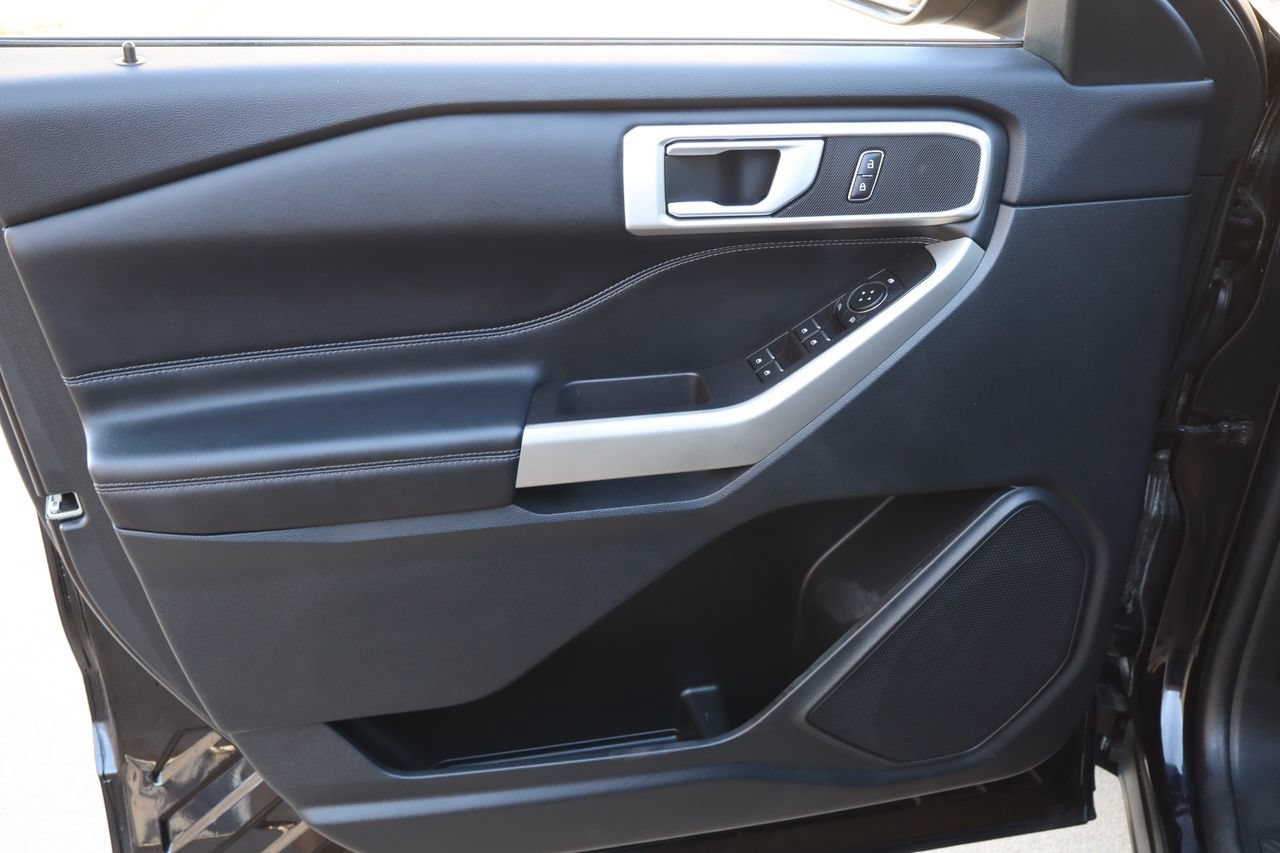 Used 2023 Ford Explorer XLT AWD/4WD image 21