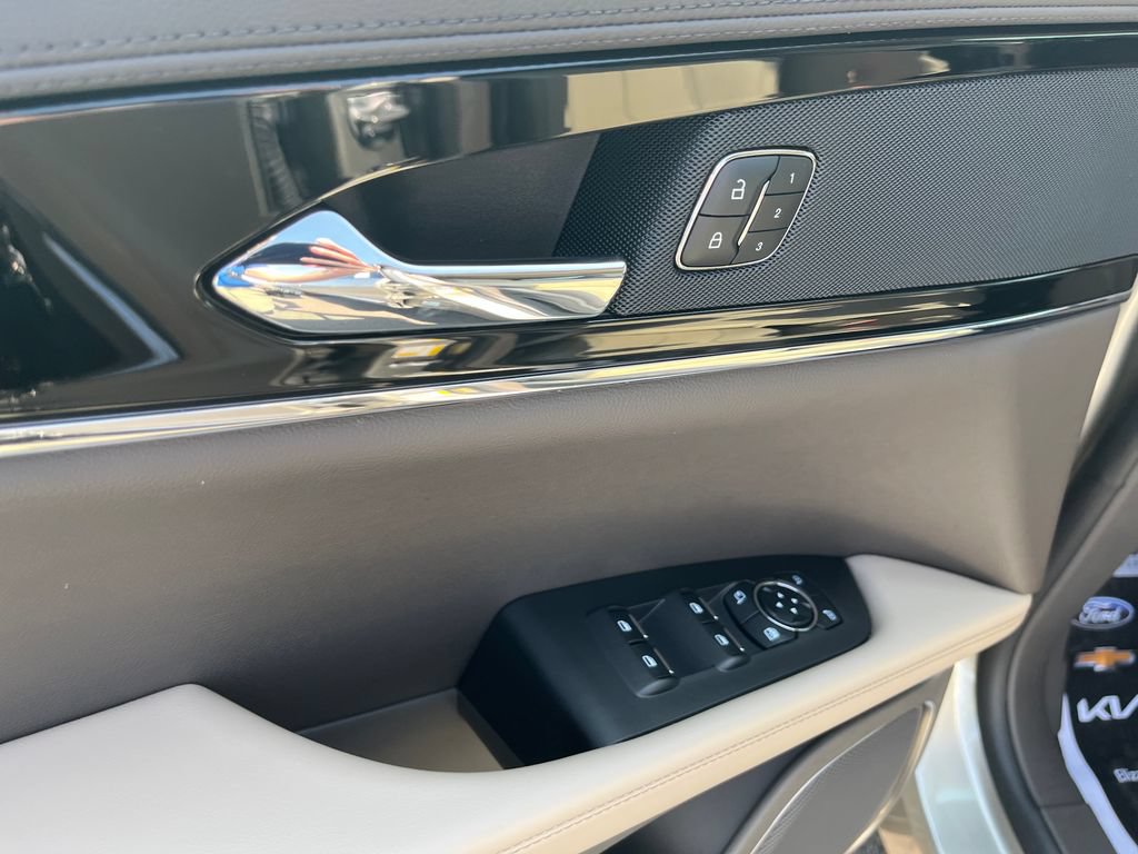 Used 2023 Lincoln Nautilus Reserve AWD/4WD image 10