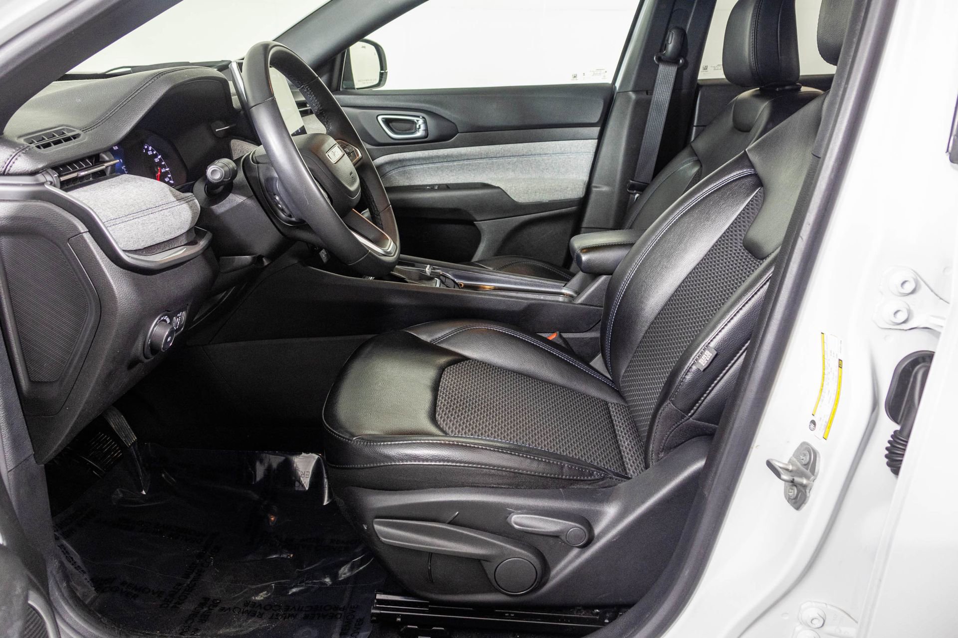 Used 2023 Jeep Compass Latitude image 20