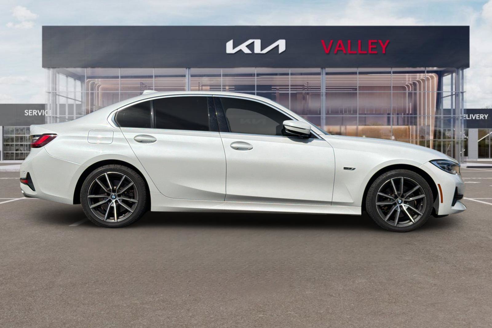 Used 2022 BMW 330e w/ Driving Assistance Package RWD image 3