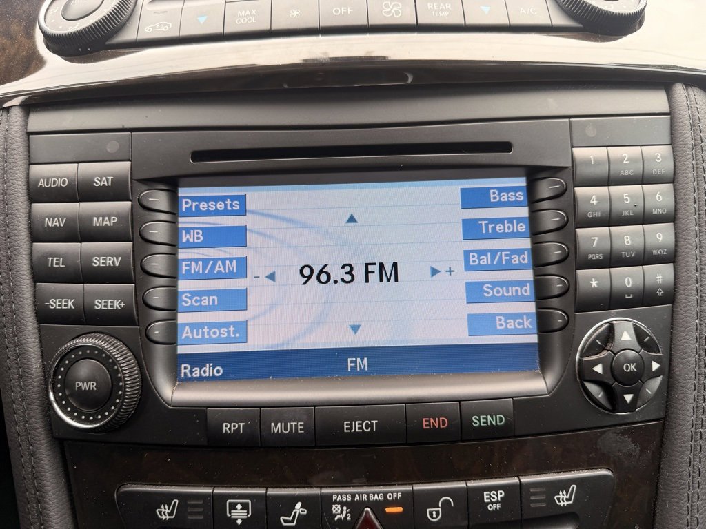 Used 2008 Mercedes-Benz CLS 550 image 27